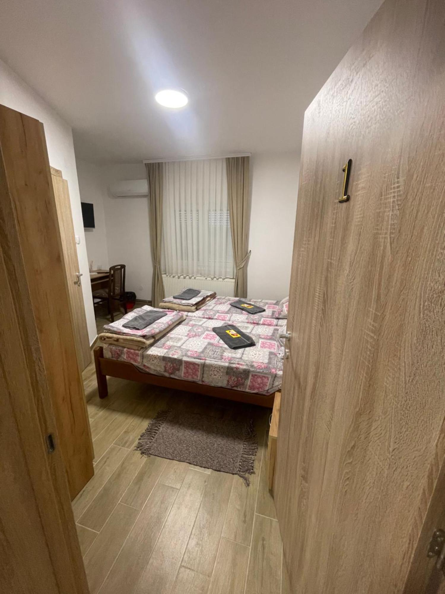 Zuta Osa Hotel Bela Crkva  Eksteriør billede
